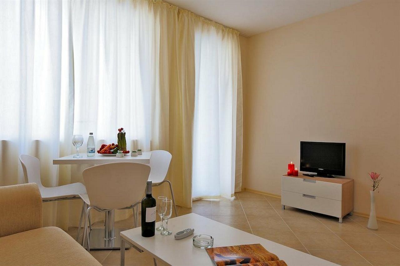 Emberli Aparthotel Lozenets ภายนอก รูปภาพ